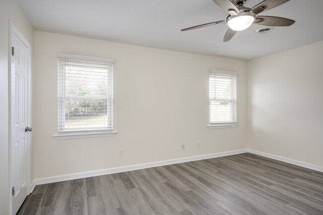 Building Photo - 115 Sunnywood Dr