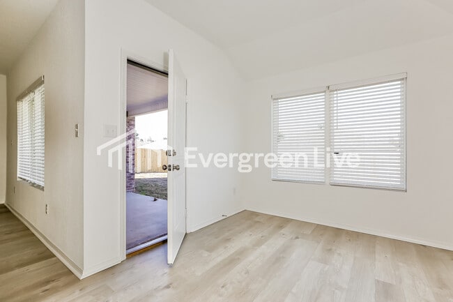 Building Photo - 1280 Tsar Rd