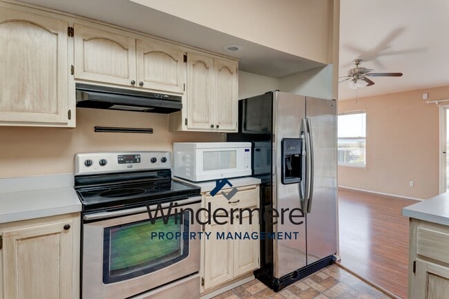 Building Photo - 3 Bedroom 2 Bath + Bonus Room Home with Stunning Water Views in Admirals Cove