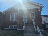 Building Photo - 4784 Highland Ave