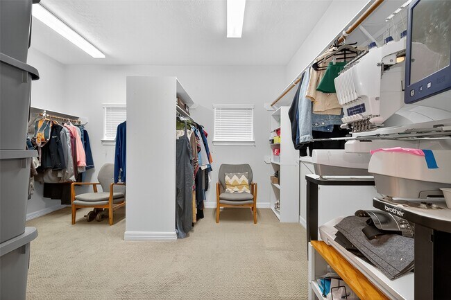 Building Photo - 7926 Stoneyway Dr