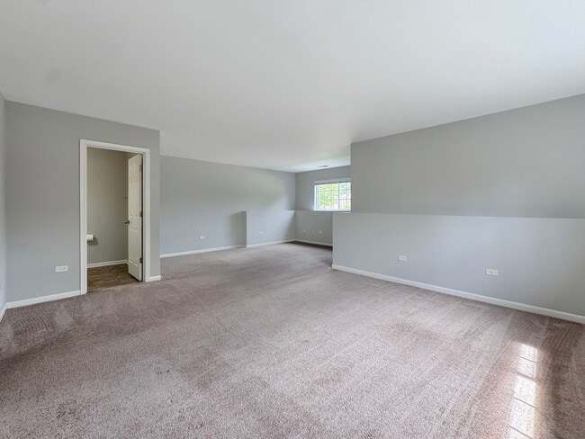 Building Photo - 3381 Cameron Dr