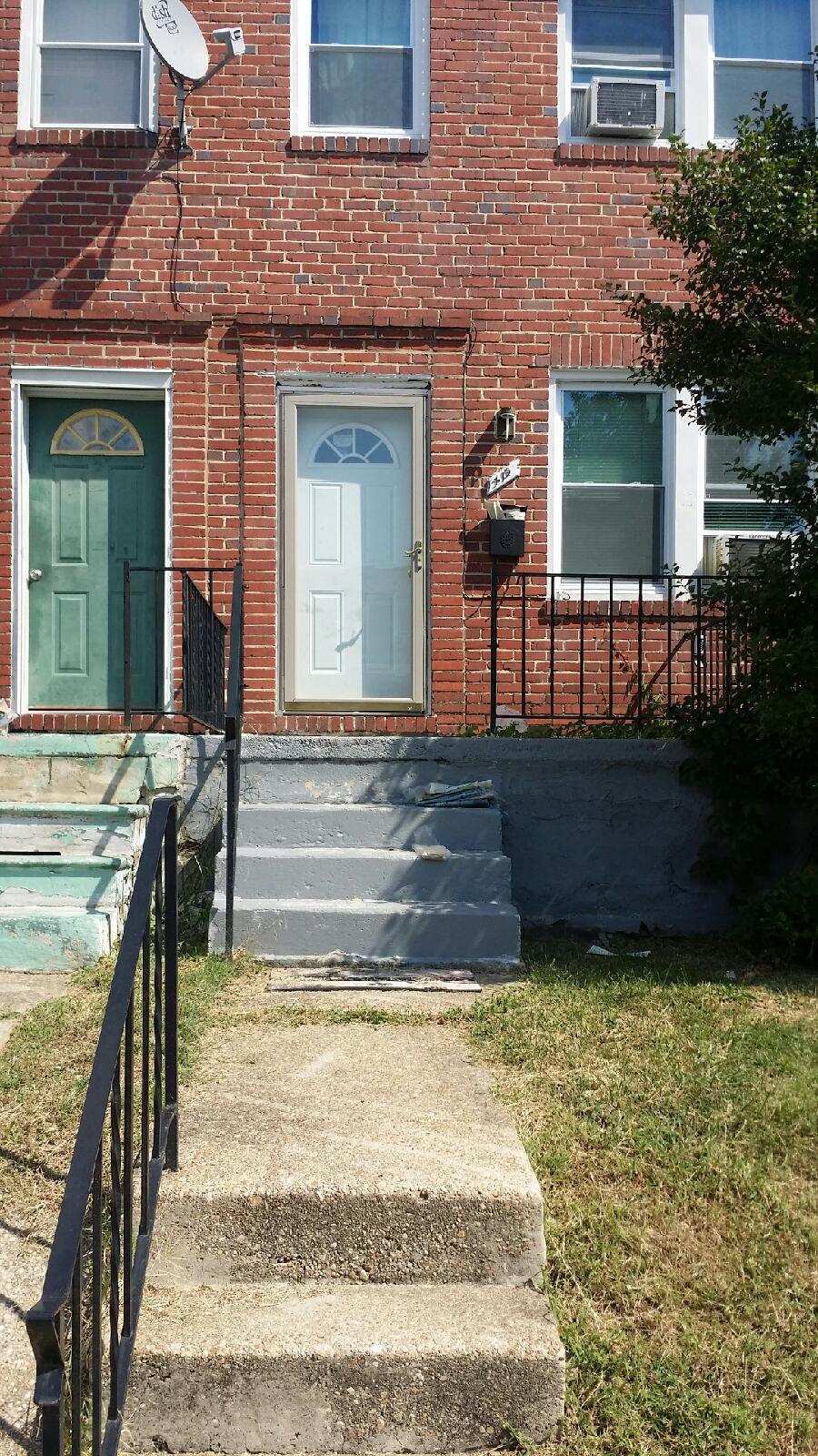 Front door - 419 Gusryan St