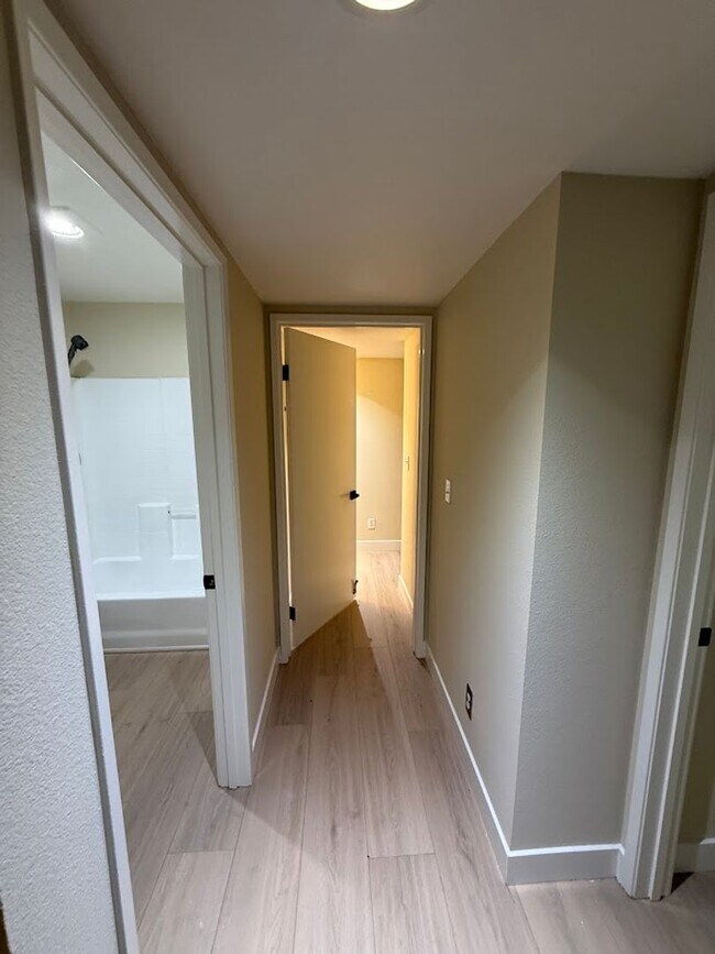 Building Photo - Beautiful 3 Bedroom 2 1/2 Bathroom Granada Hills Townhouse! Must See! Ready For Move-In!