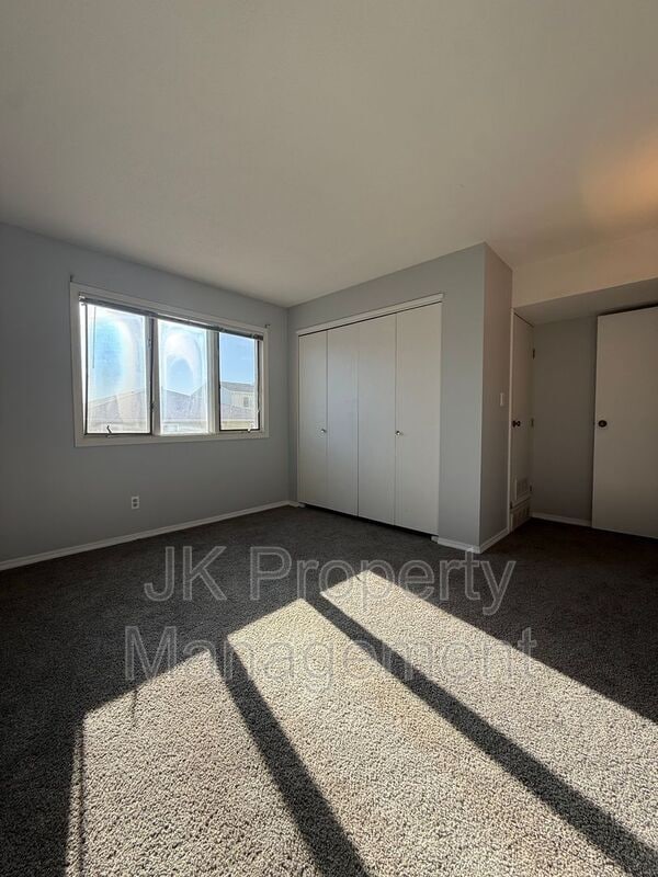 Building Photo - 2300 14th Ave S