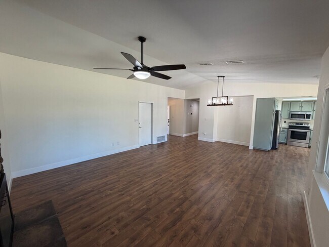 Building Photo - 3 Bedroom | 2 Bathroom | Single-Family Home in Sacramento