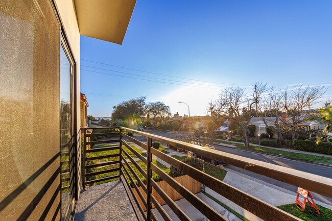 Building Photo - 1658 S. Hayworth