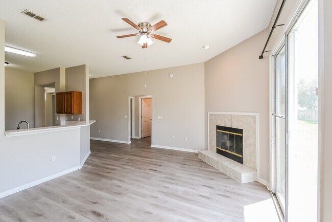 Building Photo - 10332 Marsh Hawk Dr