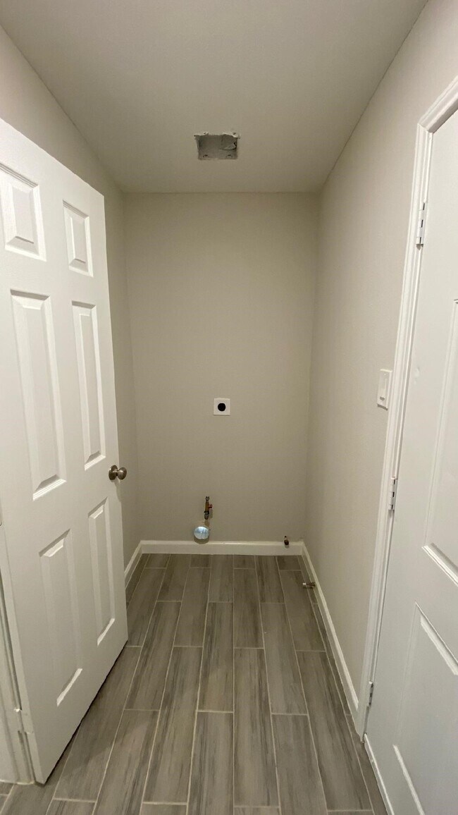 Building Photo - 2406 Rosemead Dr