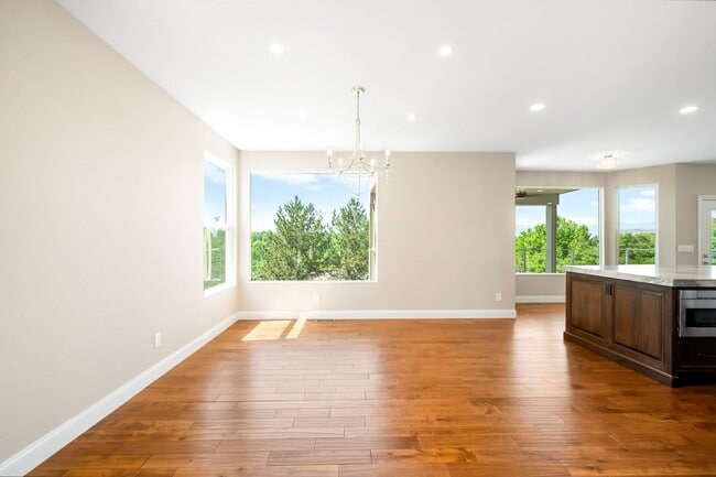 Building Photo - Luxury 6BD, 5BA Recently Remodeled Littlet...