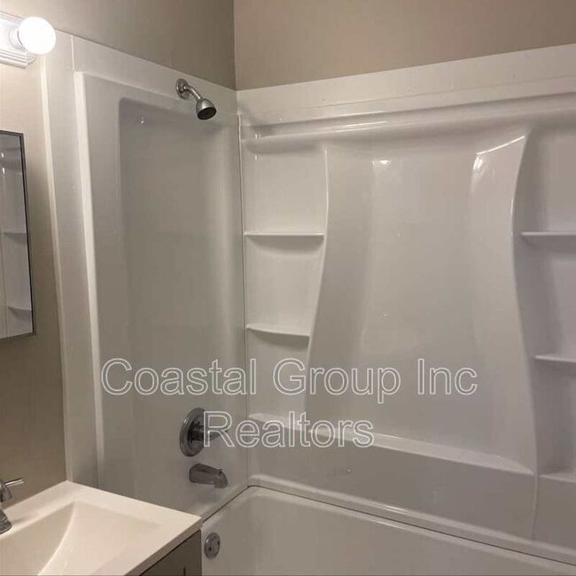 Building Photo - 5224 Silvey Dr