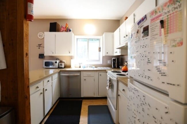 Building Photo - $1,900/mo 3 Bed Condo in Waterville Estates