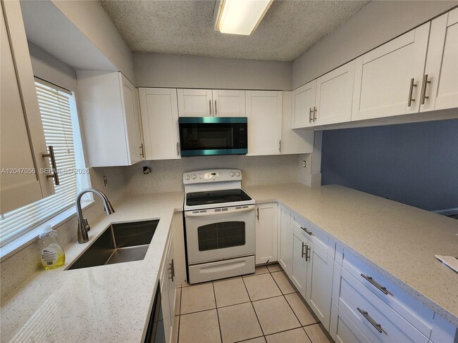 Building Photo - 14901 SW 82nd Terrace