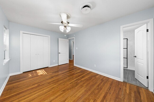 Building Photo - Available NOW!!!! Renovated Kitchen and Ba...
