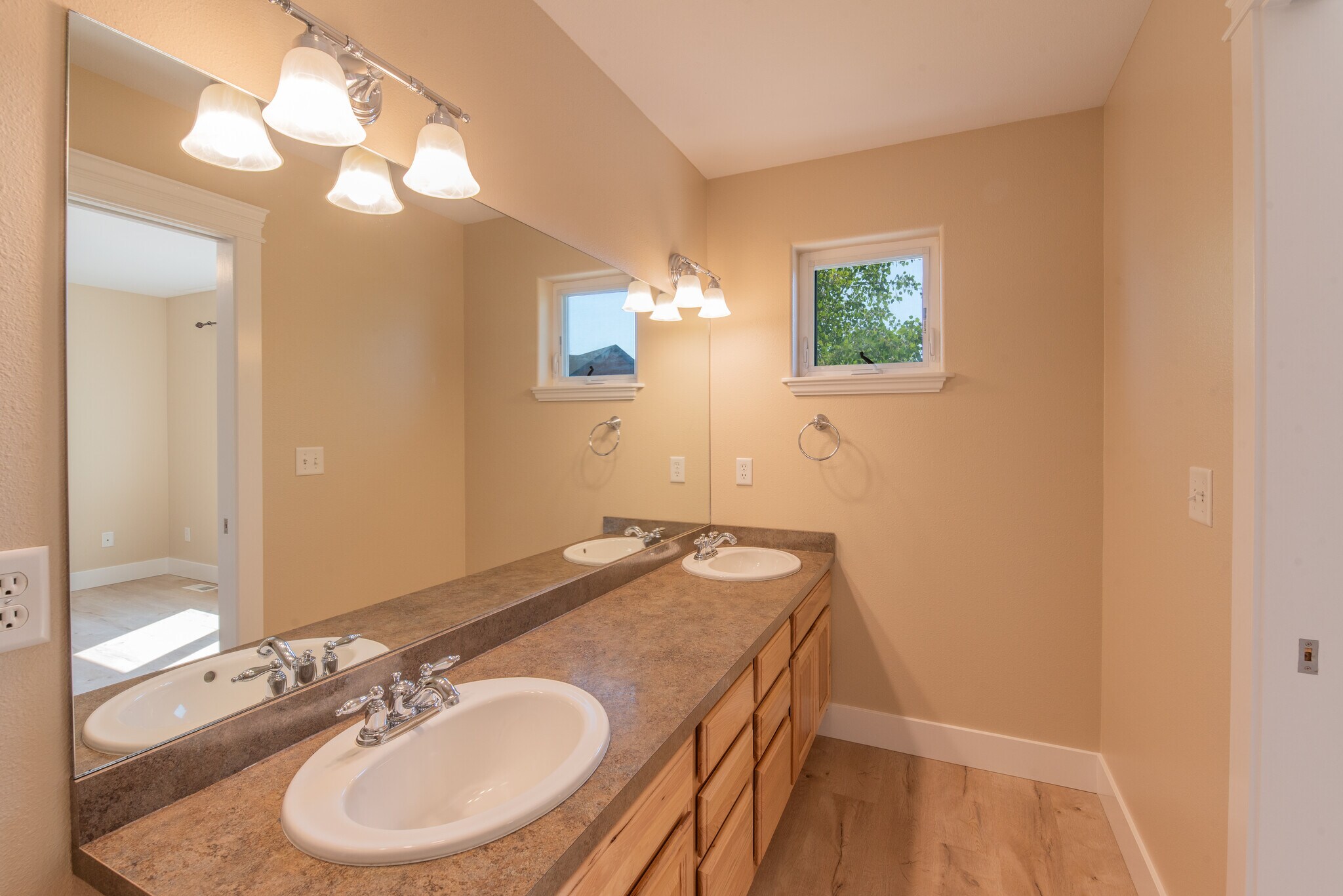 Building Photo - 1035 Road Runner St.