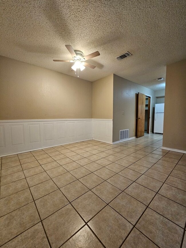 Building Photo - (2) Bed/(2) Bath Duplex Avail NOW!
