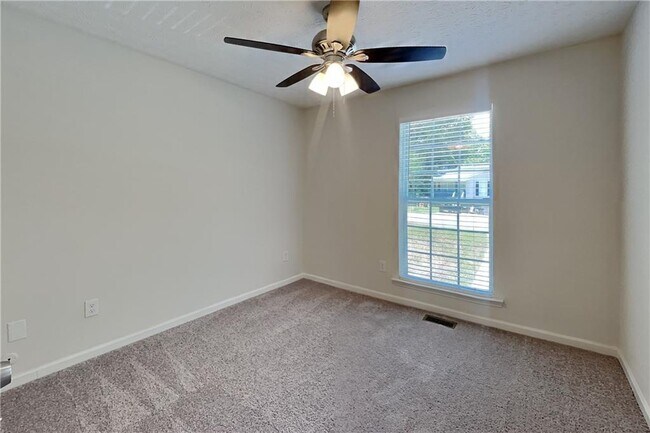Building Photo - 6460 River Hill Dr