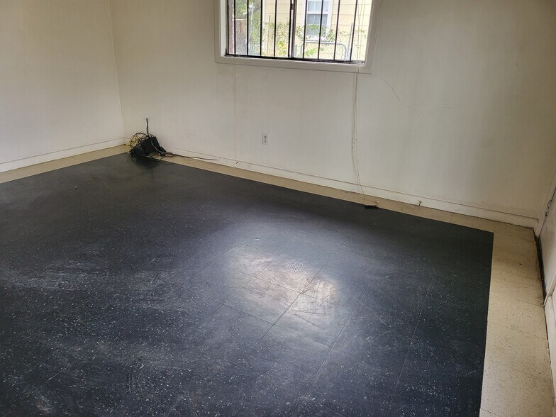 Building Photo - 707 4th Ct W