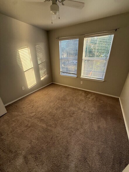 Building Photo - 702 Claremont Pky