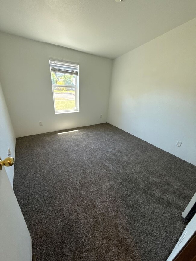 Building Photo - PETS Considered! SW Old Mill Area 4 Bdrm, ...