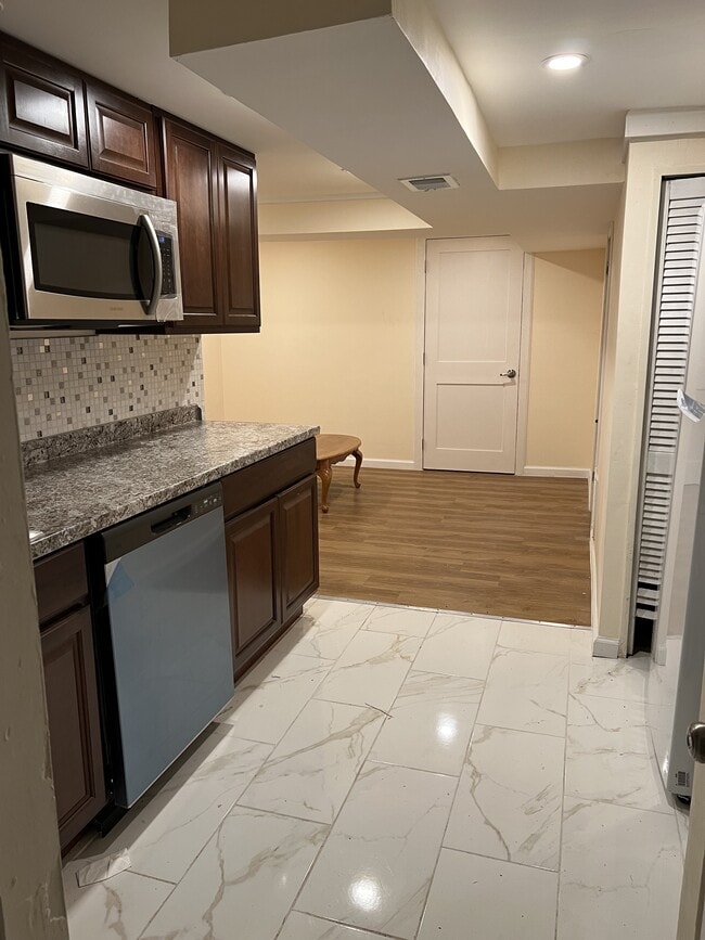 Building Photo - 218 Lynhaven Dr