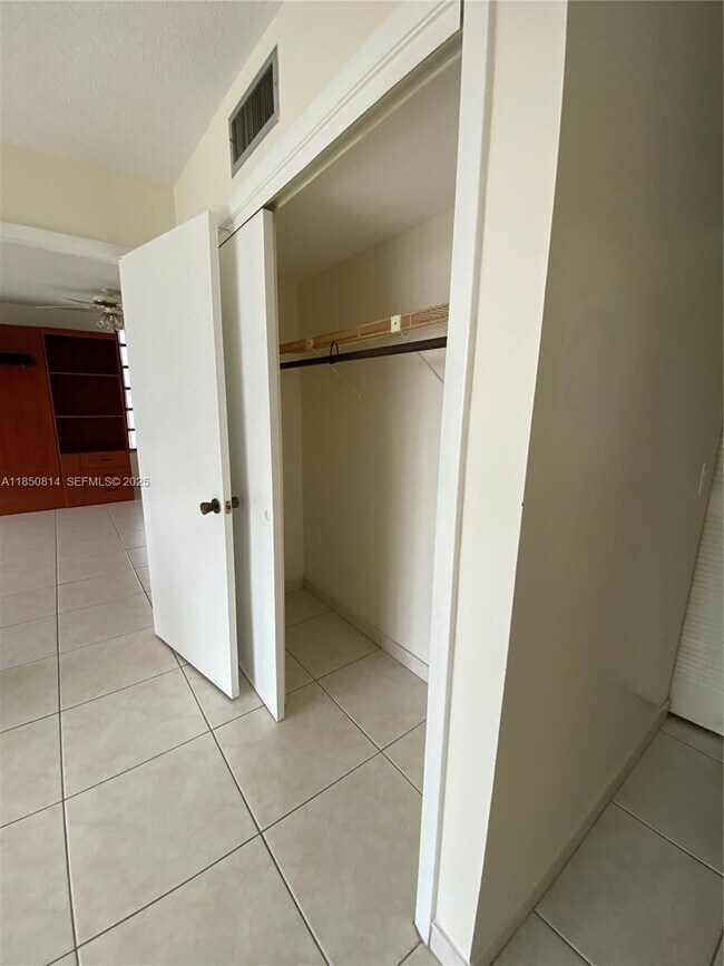 Building Photo - 16751 NE 9th Ave