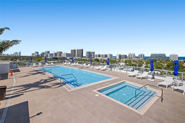 Building Photo - 9261 E Bay Harbor Dr