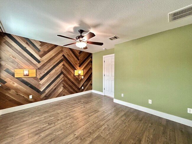 Building Photo - Modern 3/BR 2.5/BA Home with Patio & Balcony