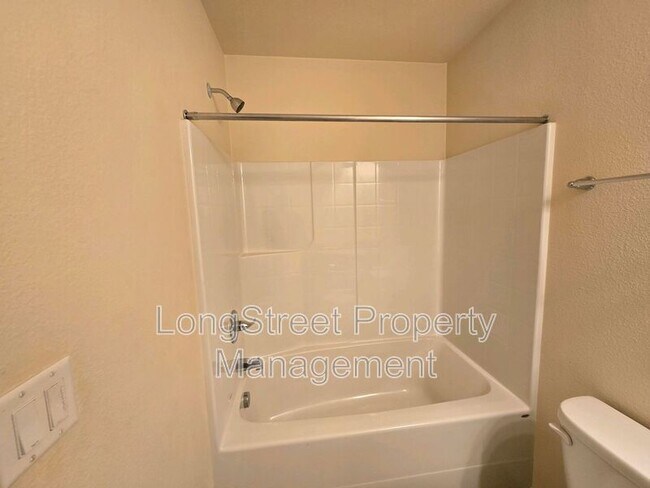 Building Photo - 4437 Creel Ave