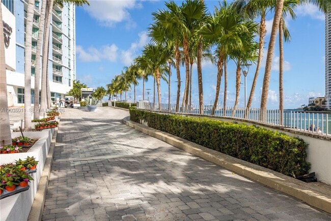 Building Photo - 325 S Biscayne Blvd