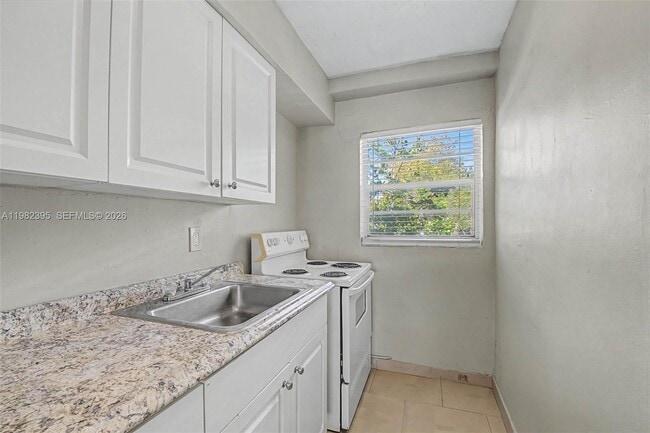 Building Photo - 1685 Jefferson Ave