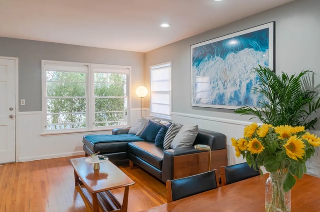 Building Photo - 1032 Palms Blvd