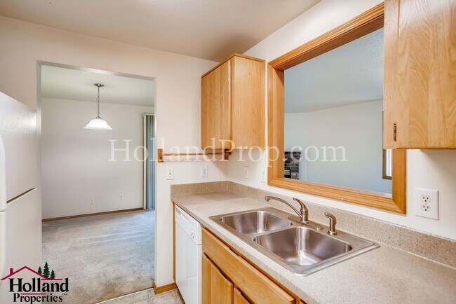 Building Photo - 3901 SW Pinewood Way