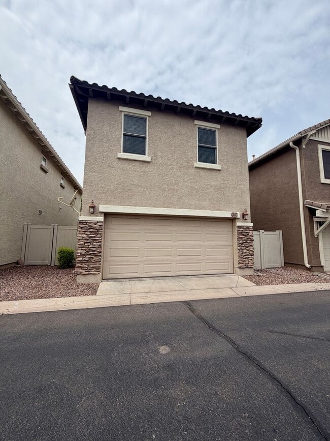 Building Photo - Beautiful 3 bedroom, 2.5 bath home located in the highly sought after community of Power Ranch