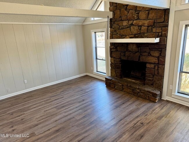 Building Photo - 7141 Oak Forest Dr