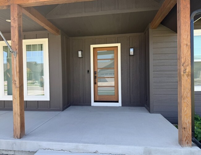 Building Photo - Stunning Kalispell Home in Silverbrook nei...
