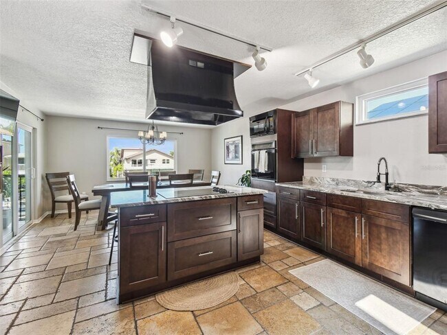 Building Photo - 6241 Bayside Dr