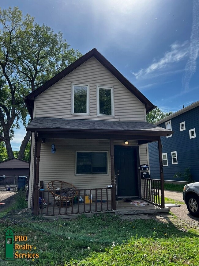 Primary Photo - 423 NE Taylor St