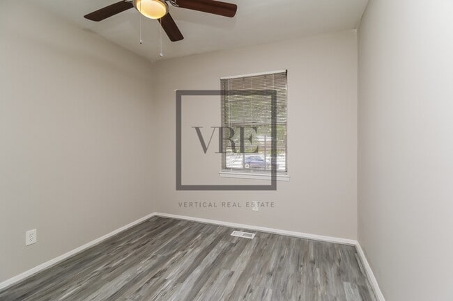 Building Photo - 1490 Sunset Way