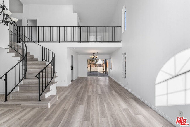 Building Photo - 37105 Zinnia St