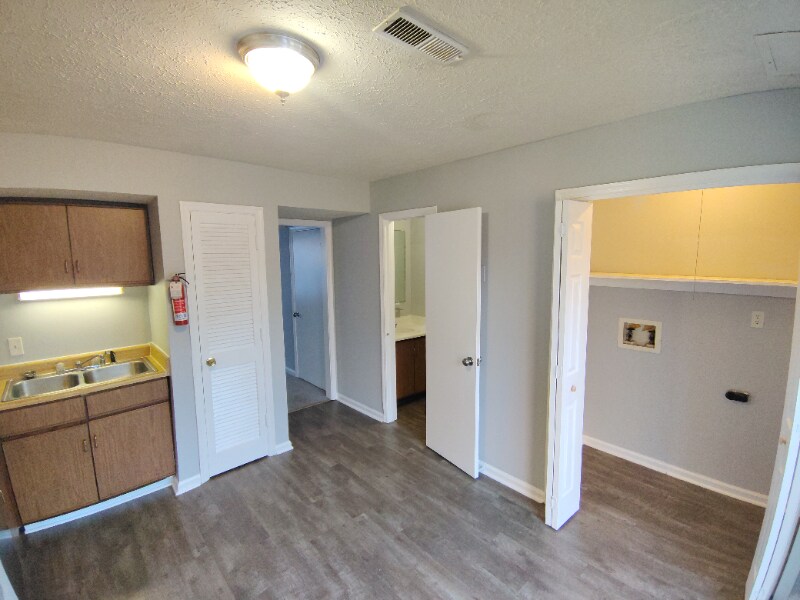 Building Photo - 16 Duiguid Dr