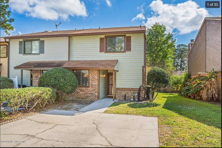 Primary Photo - 11211 Windtree Dr E