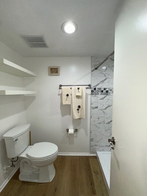 Building Photo - Oaks III - E104