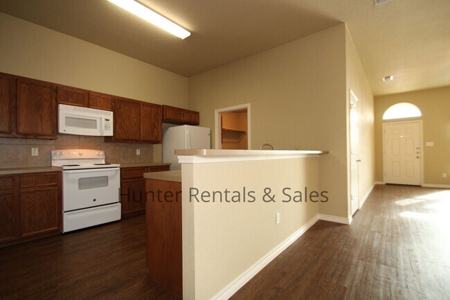 Building Photo - Spacious 2-bedroom!!!