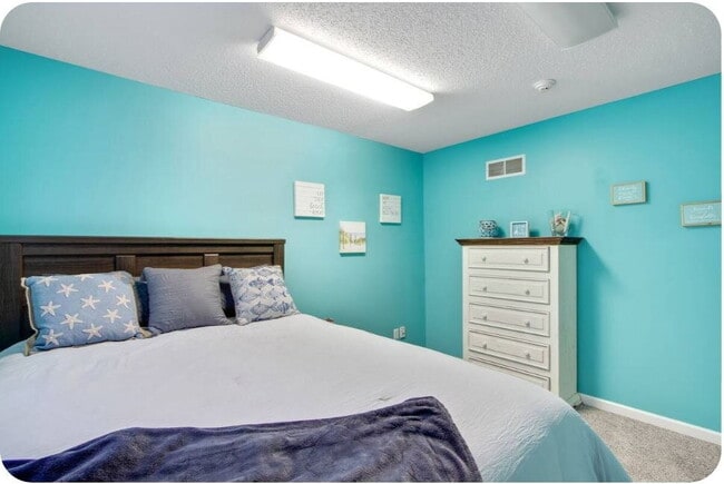 Building Photo - Furnished 3-Bedroom Apartment with Private Entrance and Free Laundry