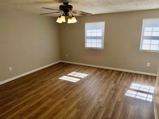 Building Photo - 815 Clareridge Ln