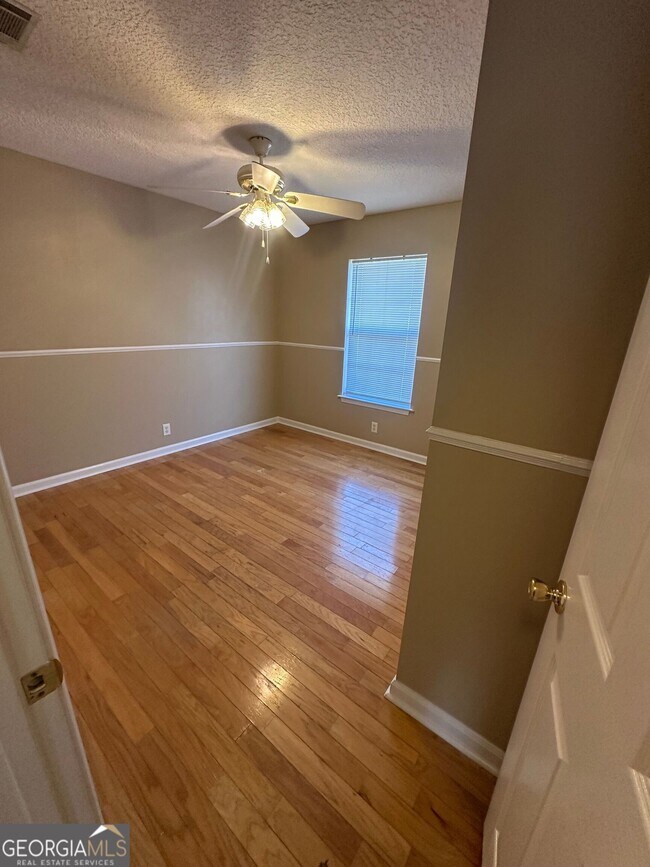 Building Photo - 119 Lake Wisteria Ct