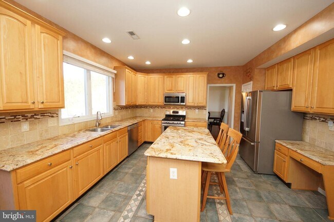 Building Photo - 43 Pickering Dr
