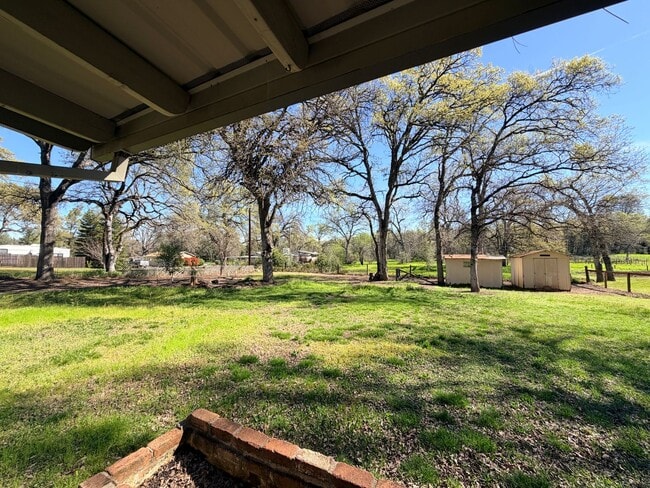 Building Photo - Just listed! Well maintained home in great location!