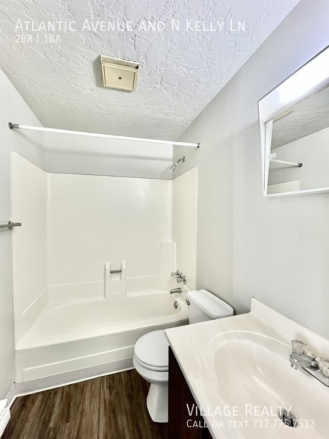 Building Photo - Newly-remodeled! Affordable 2-bed in Red L...